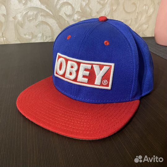 Бейсболка Obey