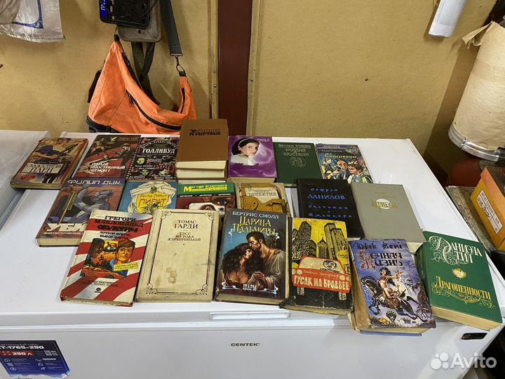 Книги разные старые