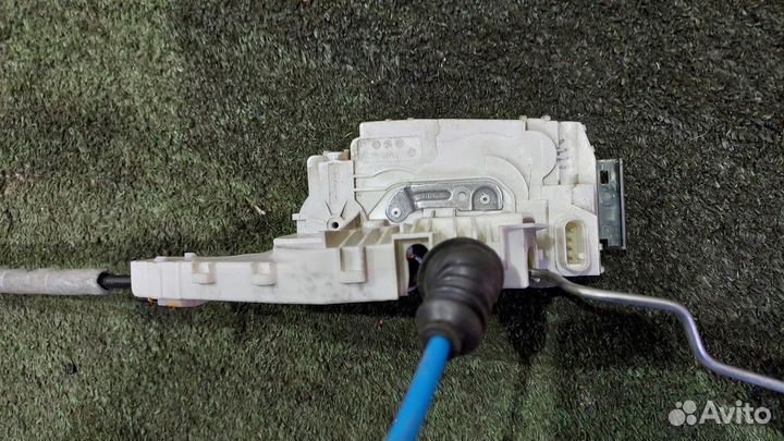 Замок двери передней правой W212,W204,R231,R172