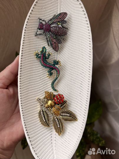 Брошь новая