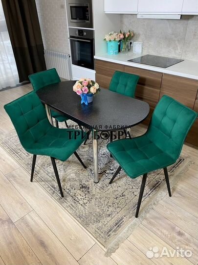 Кухонный стол и стулья. Бесплатная доставка