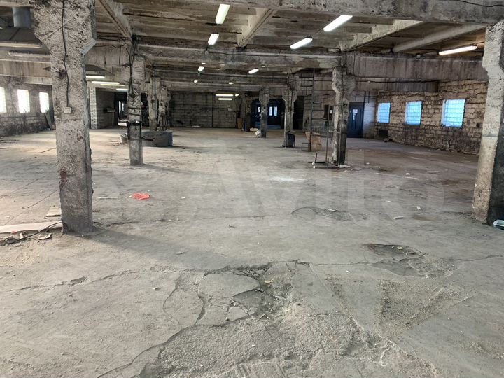 Здание, 1768 м²+участок 90 соток