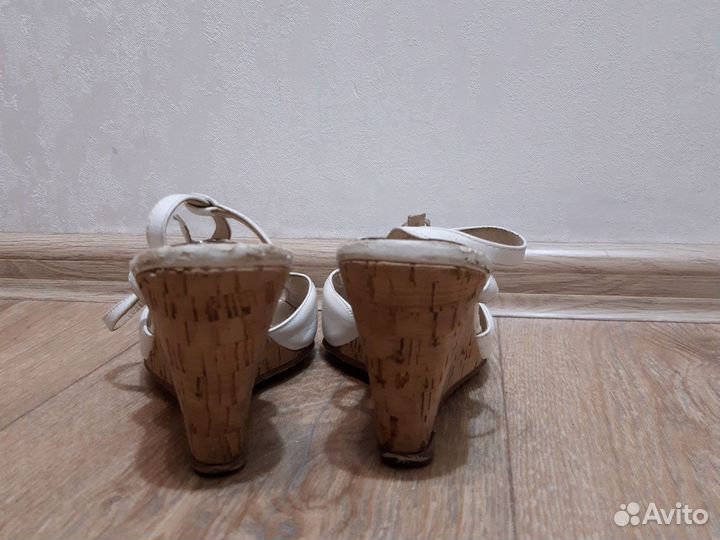 Босоножки женские