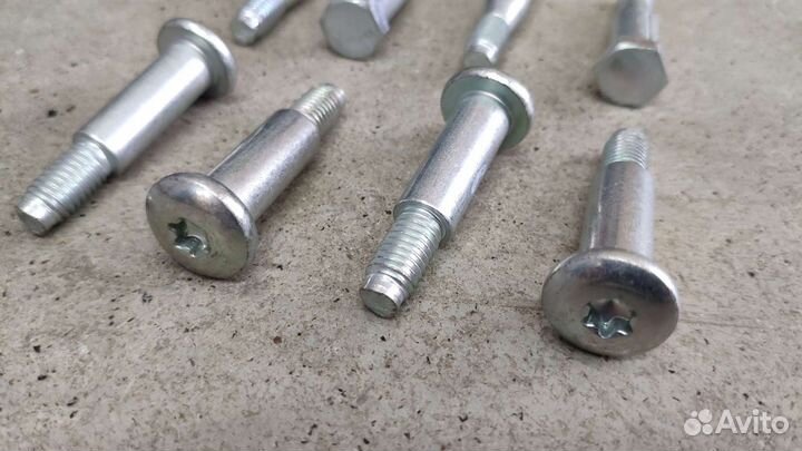 Ось (болт) петли двери Лада Гранта, Калина, Датсун