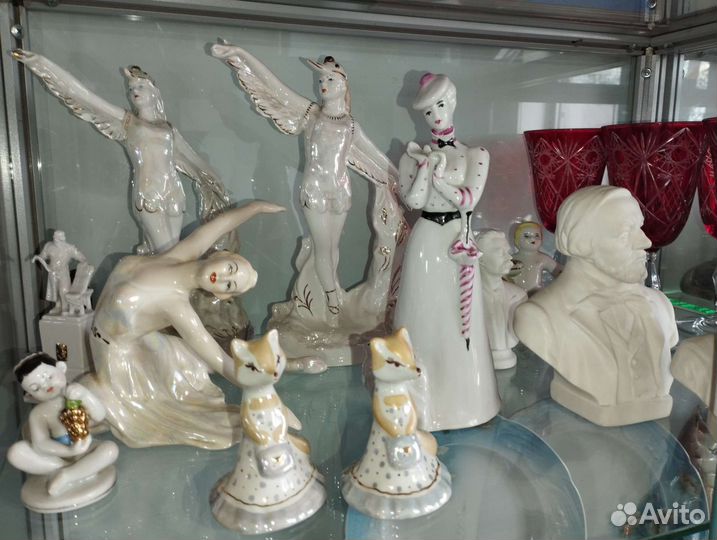 Фарфоровые статуэтки. Посуда