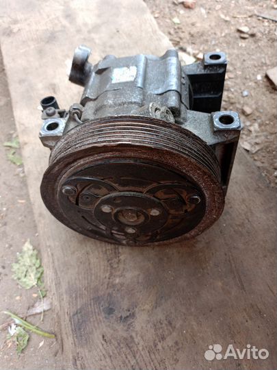 Компрессор кондиционера Nissan Almera Classic B10