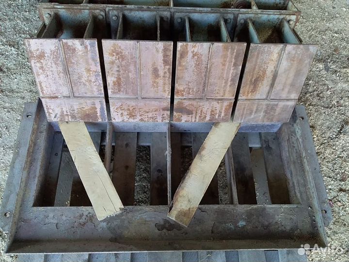 Вибропресс для производства строительных блоков