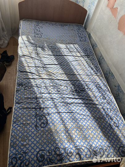 Кровать с матрасом
