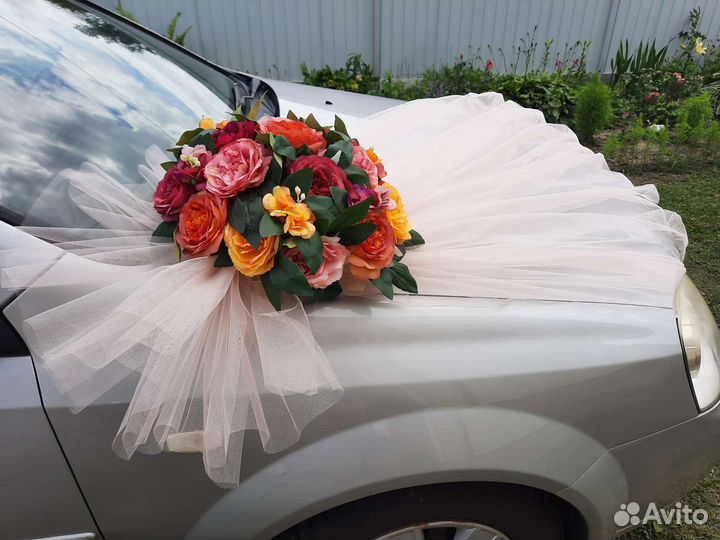 Свадебные украшения на машину