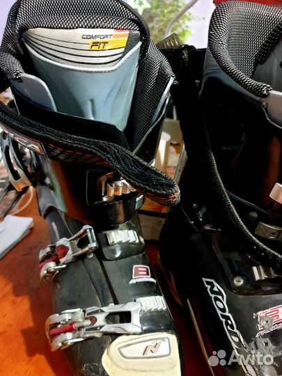 Ботинки для горных лыж