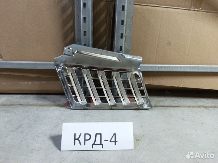 Решетка радиатора правая Pajero Sport 2 2008-2015