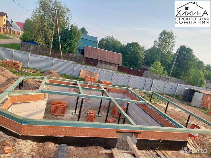 Дома срубы 9х9 из бруса с крыльцом и террасой