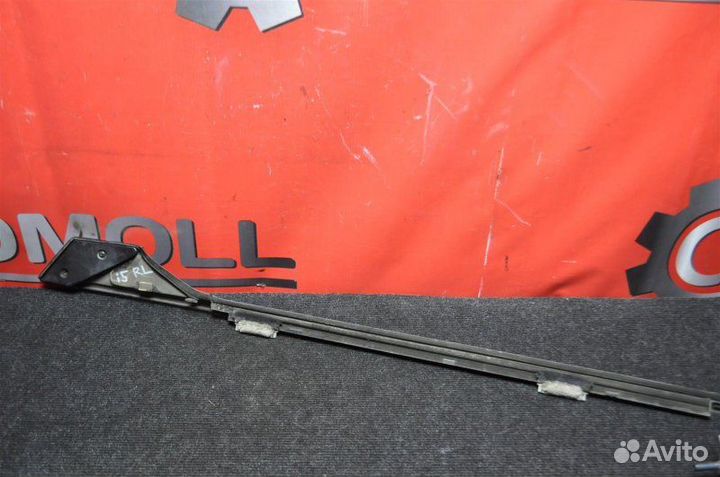 Молдинг двери задний левый Nissan Bluebird EU13