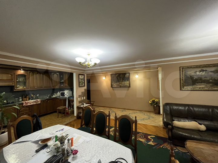 4-к. квартира, 121 м², 1/10 эт.