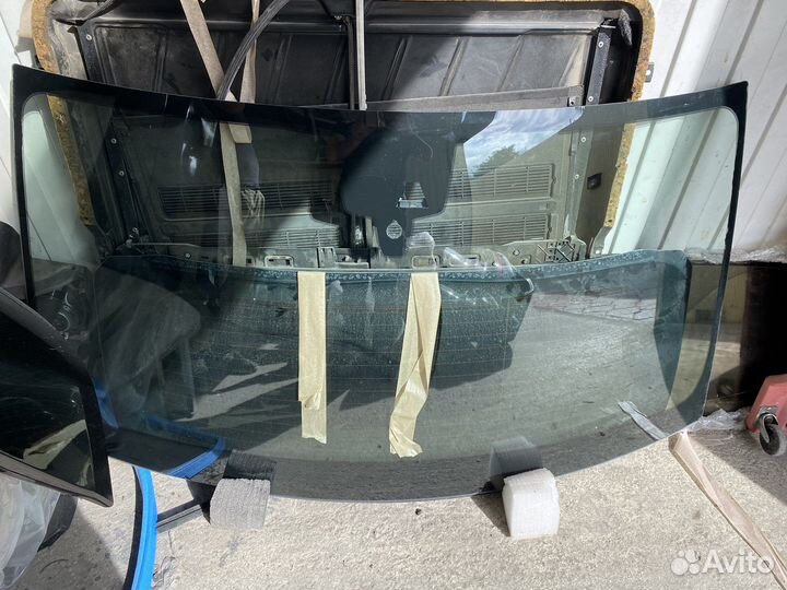 Стекло лобовое Porsche macan