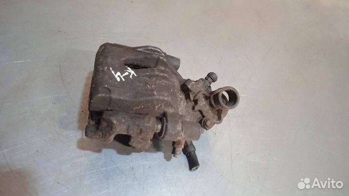 Суппорт тормозной задний правый Mazda 3 BK 2004