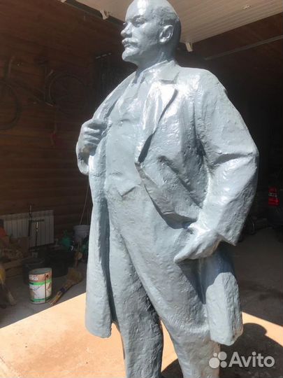 Памятник Ленин