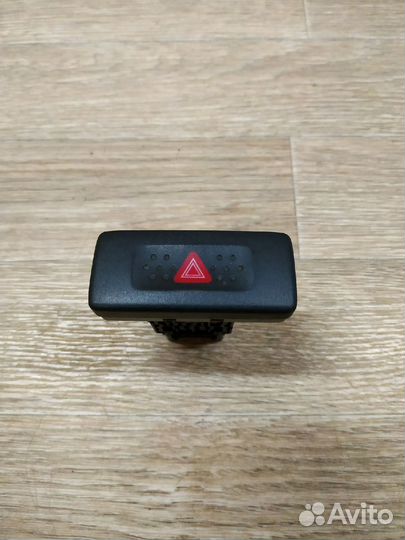 Кнопка аварийной сигнализации Nissan Primera P11