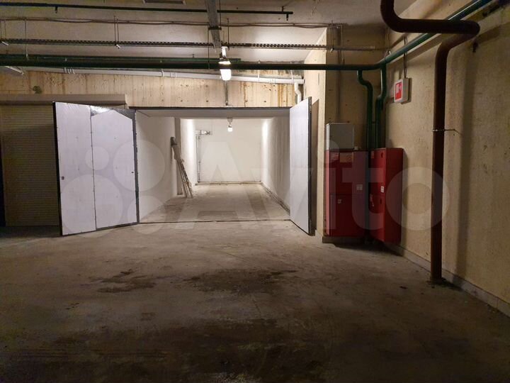 Гараж, > 30 м²