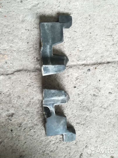 Уплотнитель резиновый упор капота Kia Rio 3