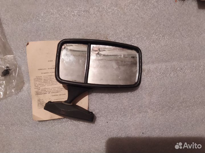 Боковое зеркало