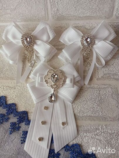 Набор резинок для волос с галстуком-брошью