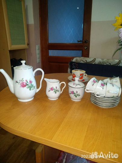 Посуда:графин,чашки,кофеварка,кружки,кофейник