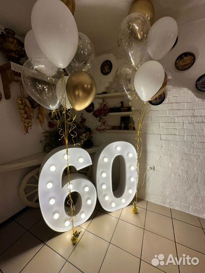 Цифры с лампами для фотозоны