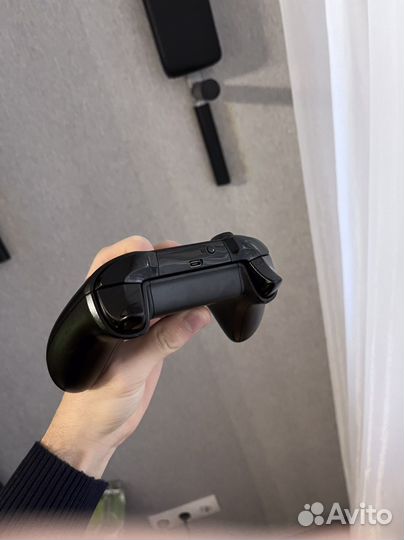 Xbox One X + 2 геймпада