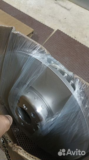 Тормозные диски BMV X5 к ним новые колодки брембо