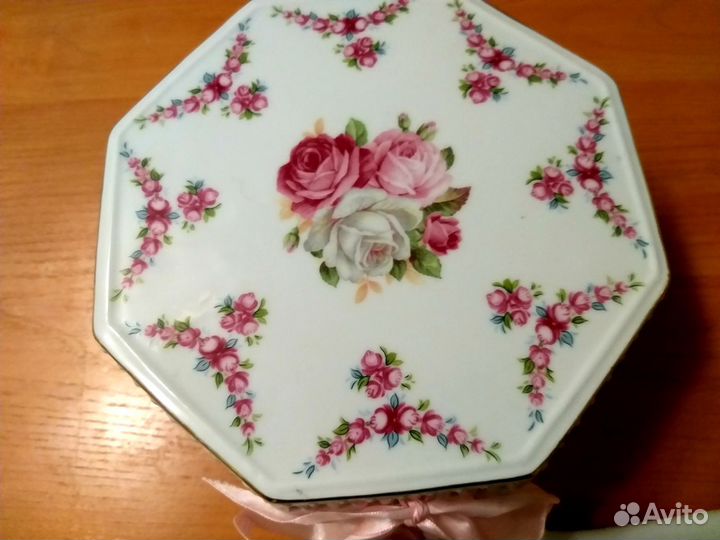 Тортовница с лопаткой 