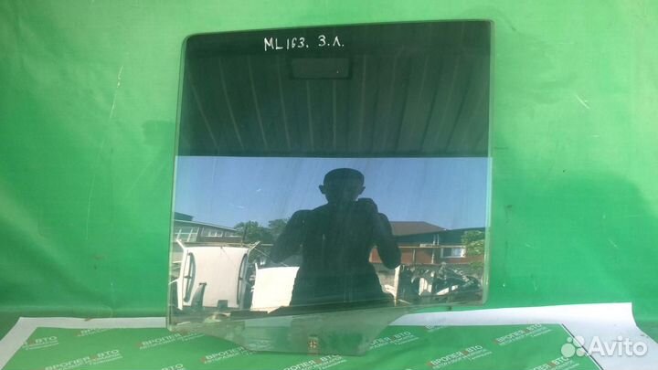 Стекло задней левой двери Mercedes ML 320W163