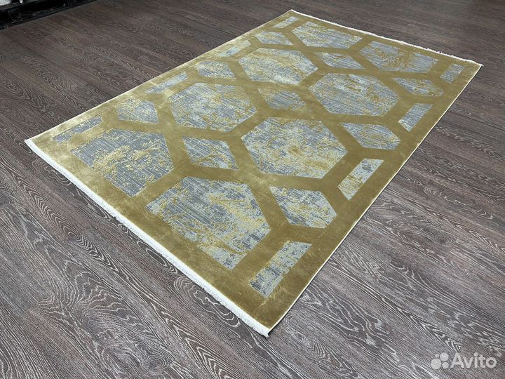 Ковер вискозный 1.6х2.3 новый