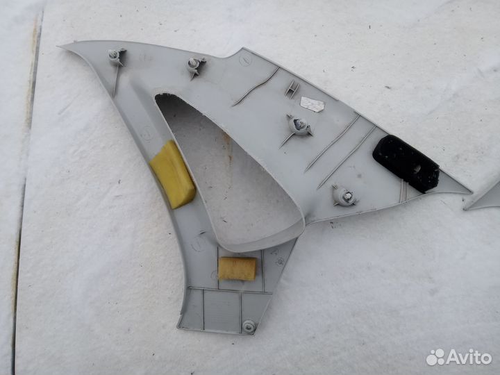 Пластик стоек крыши на ладу гранту