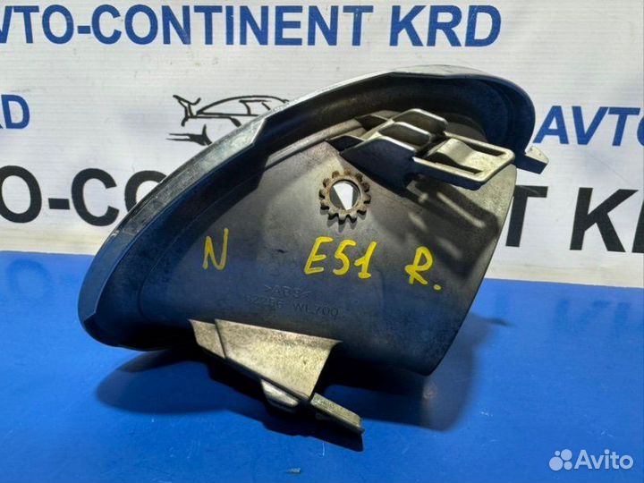 Рамка туманки передняя правая Nissan Elgrand E51