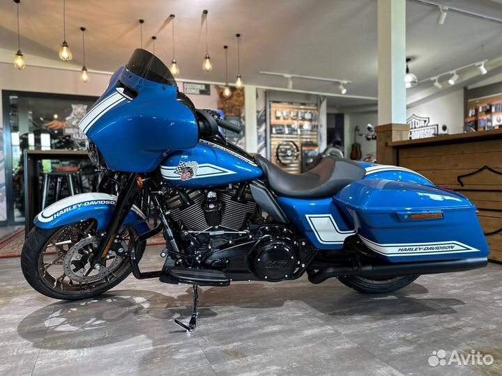 Harley-Davidson Street Glide ST Fast Johnnie