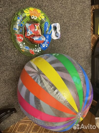 Большой надувной мяч, круг и нарукавники