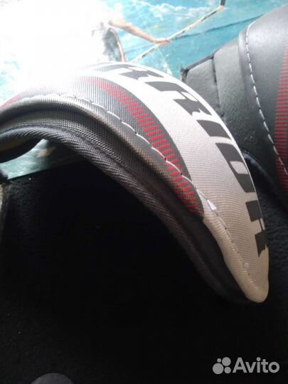 Наплечники от хоккейного нагрудника