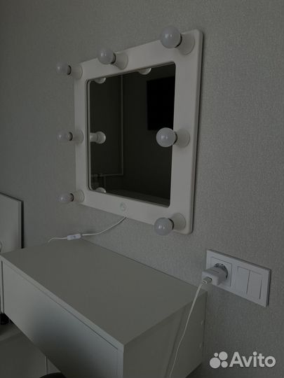 Тумба с зеркалом