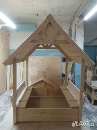 Песочница деревянная с крышей