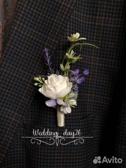 Бутоньерки для жениха и гостей