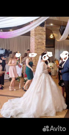 Свадебное платье со шлейфом