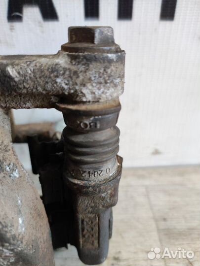 Суппорт задний левый Toyota Avensis T25 2AZ-FSE