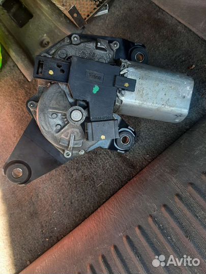 Мотор заднего дворника на Dodge Caravan