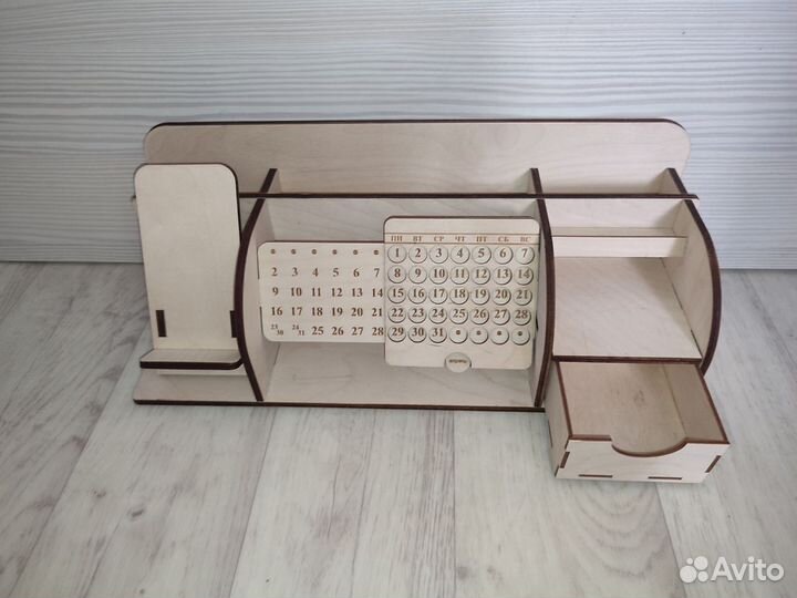 Деревянный органайзер под канцелярию