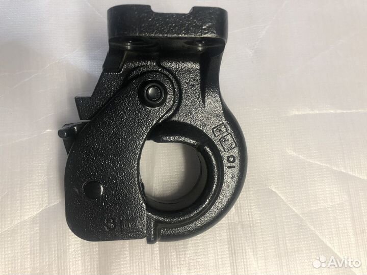 Буксировочная петля фаркоп toyota LC 5198060012