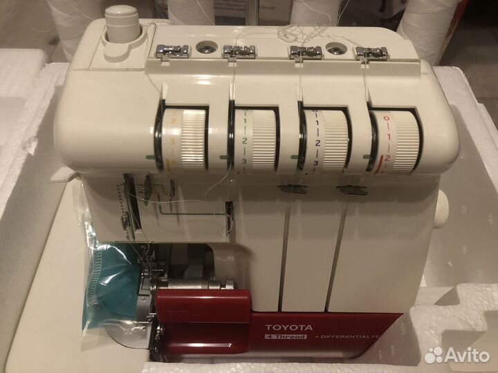 Новый оверлок Toyota (швейная машина)