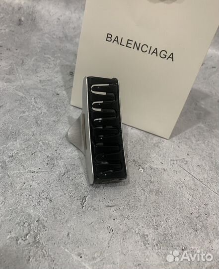 Balenciaga крабик для волос