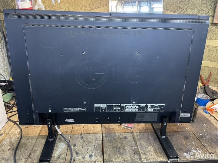 Монитор LG 32 дюйма