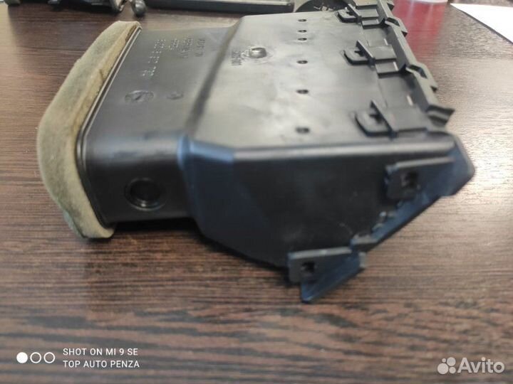 Дефлектор воздушный передний правый Bmw 525I E60